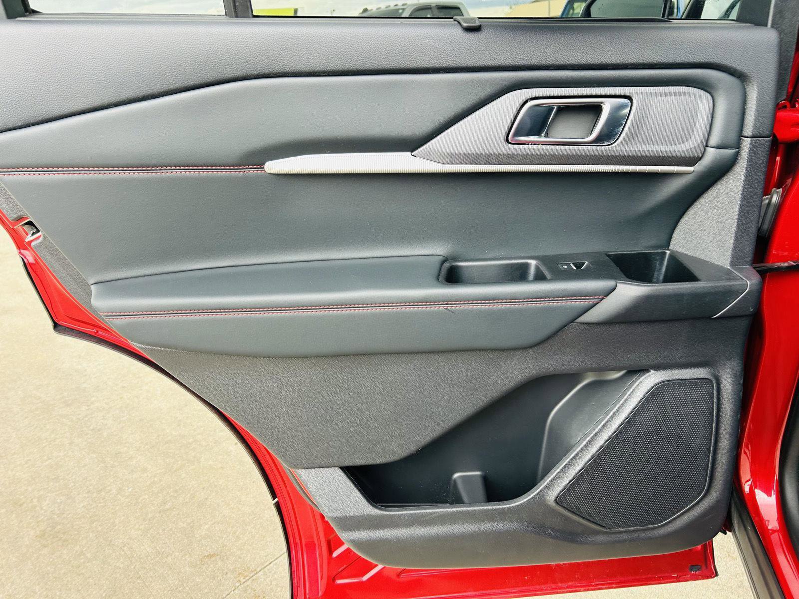 Used 2025 Ford Explorer ST-Line w/ Premium Package AWD/4WD image 33