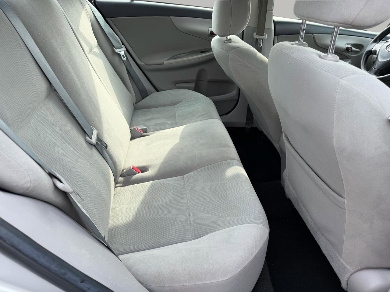 Used 2013 Toyota Corolla LE image 17