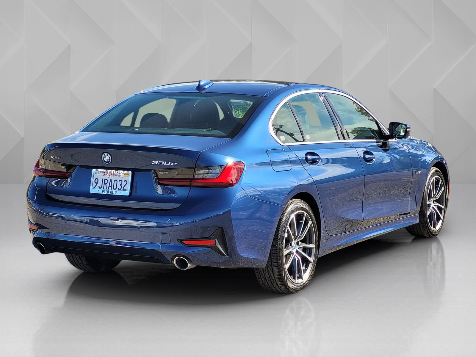 Used 2022 BMW 330e xDrive w/ Premium Package image 6