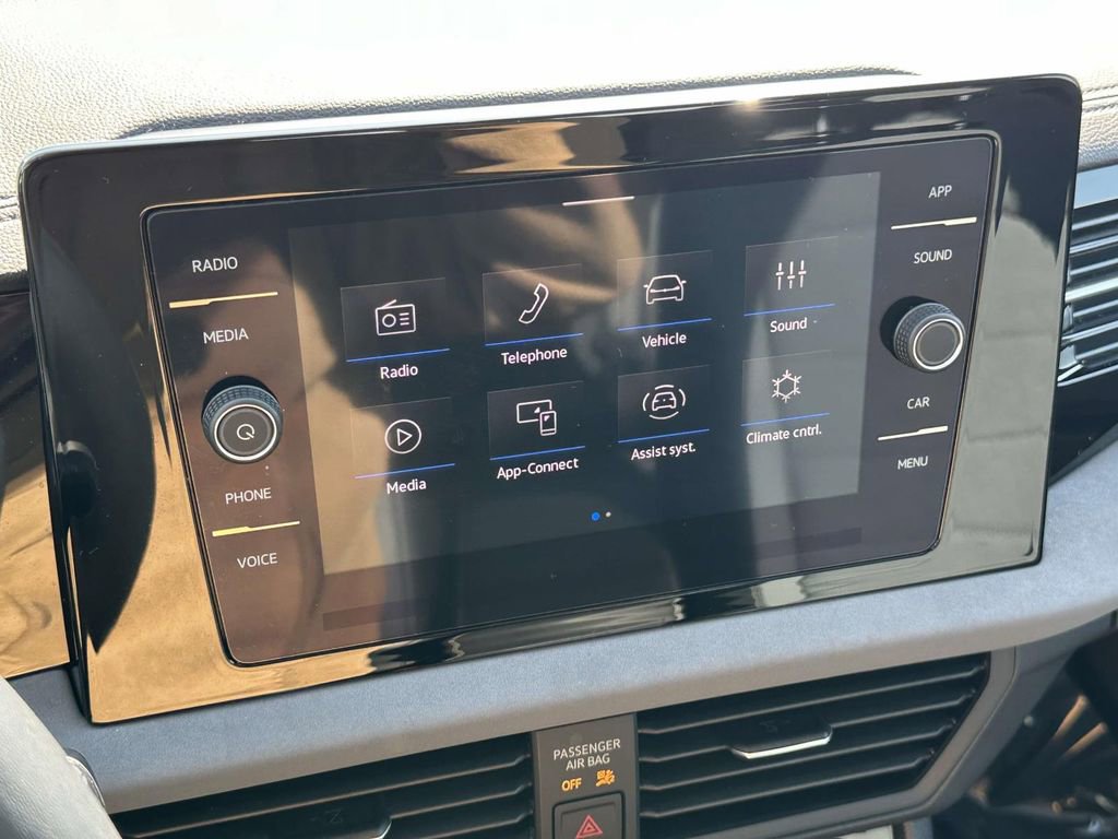 Used 2025 Volkswagen Jetta SE w/ Sunroof Package image 26