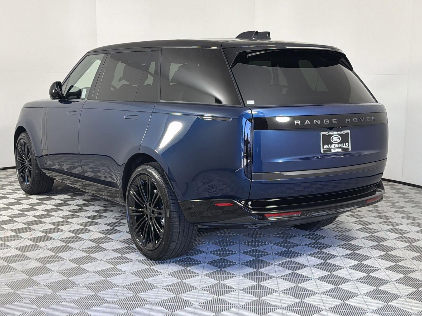 New 2026 Land Rover Range Rover Long Wheelbase SE image 3