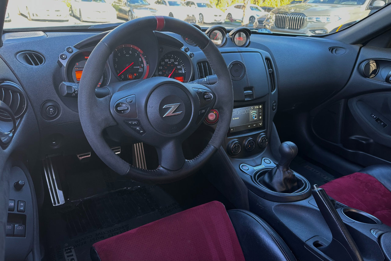 Used 2016 Nissan 370Z NISMO image 2