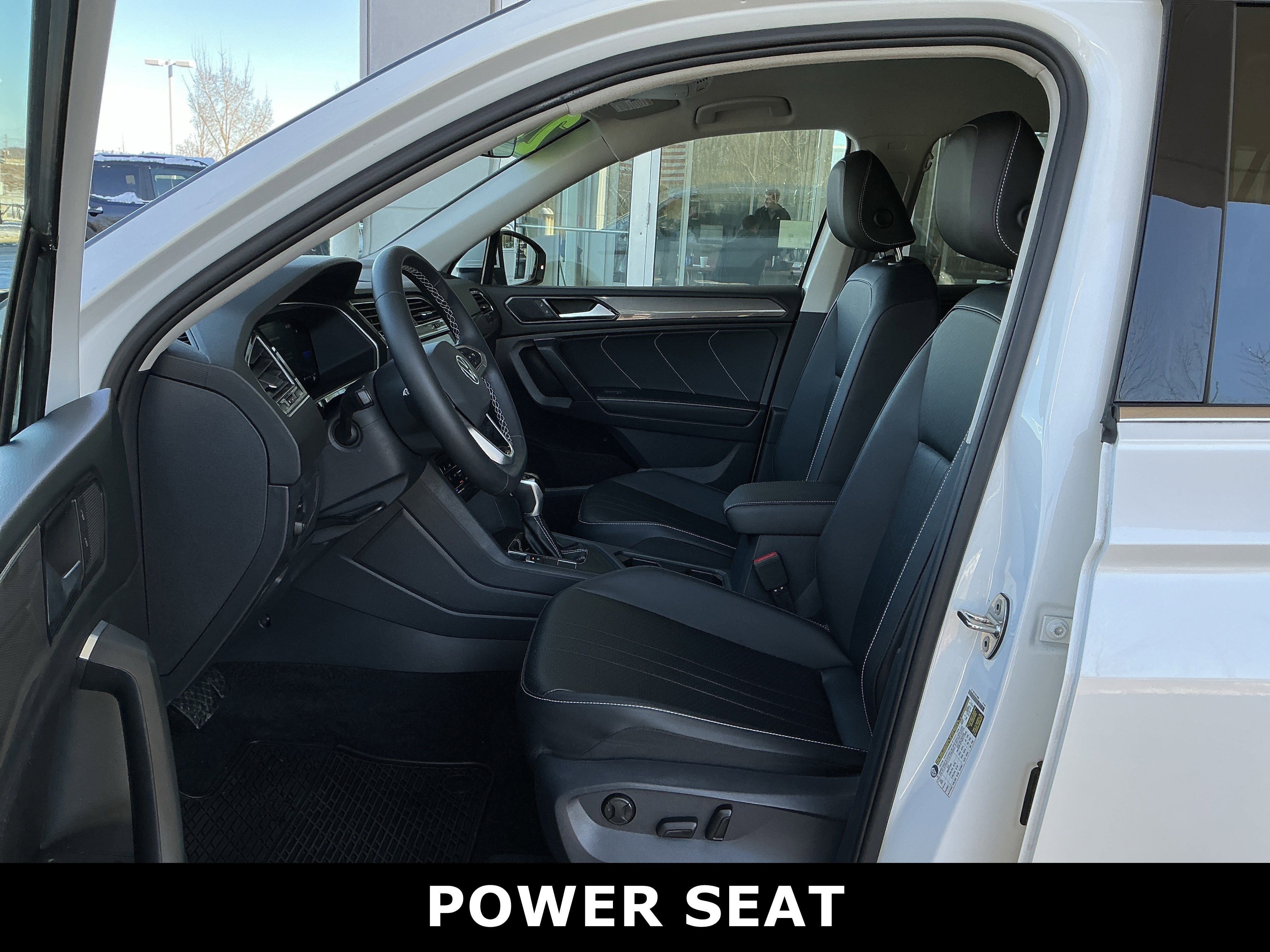 Used 2023 Volkswagen Tiguan SE image 7