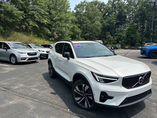 Used 2024 Volvo XC40 B5 Plus w/ Protection Package Premier AWD/4WD image 11