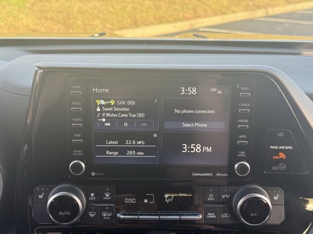 Certified 2022 Toyota Highlander XLE image 24