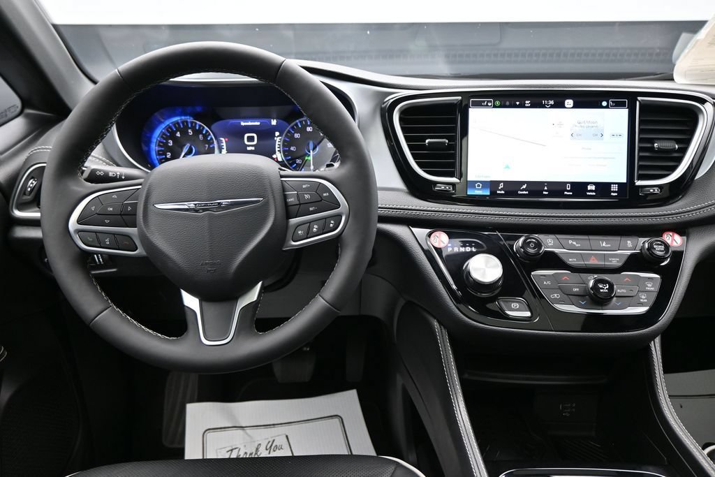 Used 2026 Chrysler Pacifica Limited FWD image 14