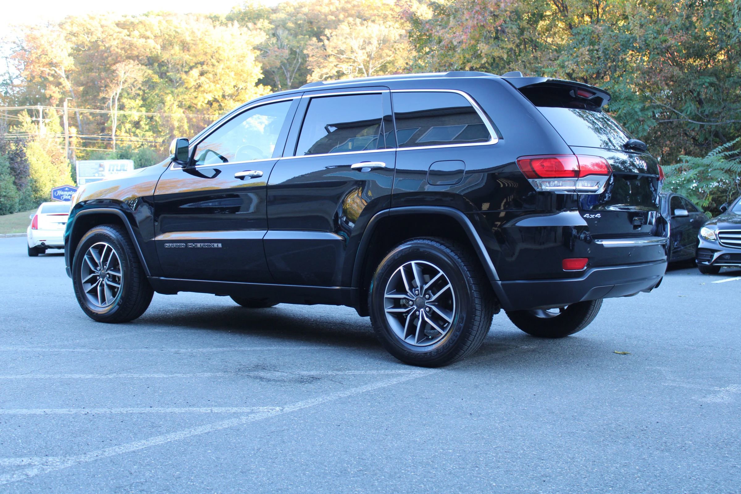 Used 2021 Jeep Grand Cherokee Limited w/ Luxury Group II image 4