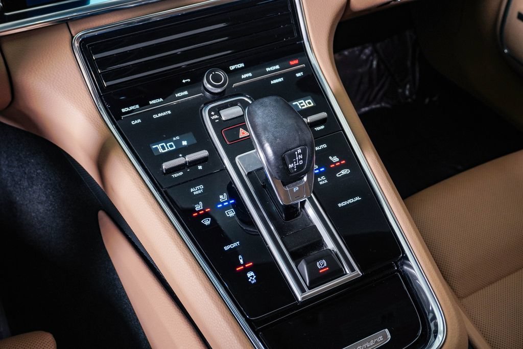 Used 2021 Porsche Panamera RWD image 25