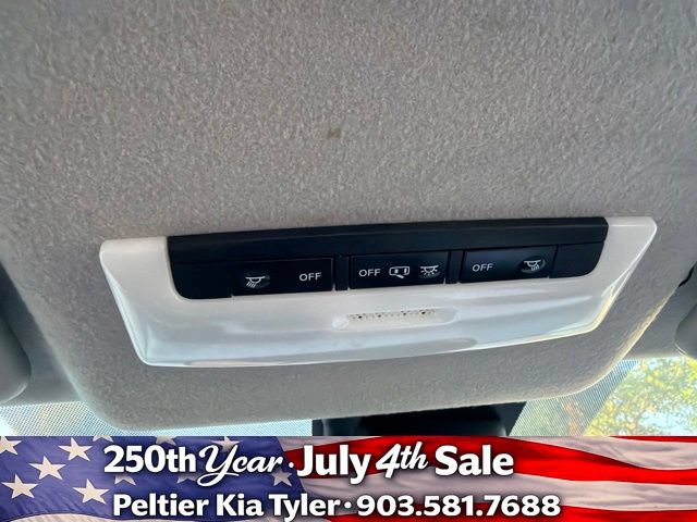 Used 2022 Nissan Versa SV FWD image 21
