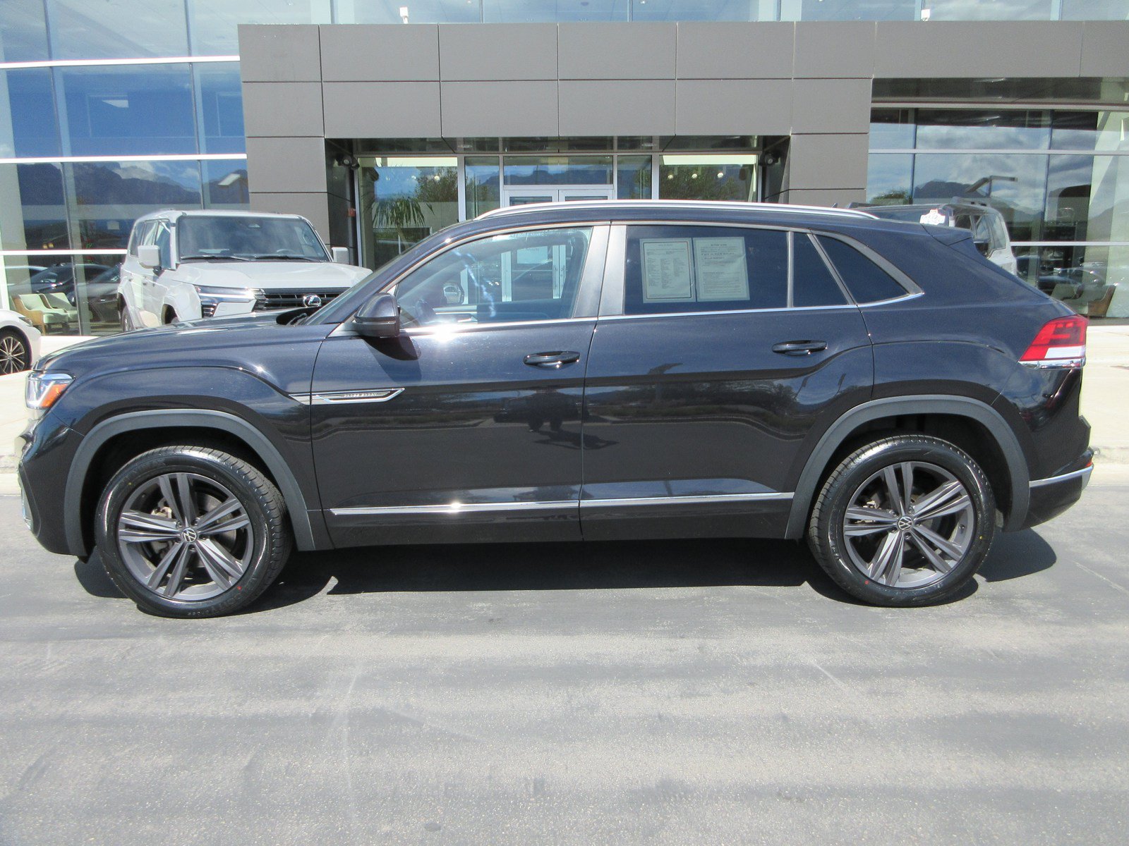 Used 2020 Volkswagen Atlas Cross Sport SE w/ Towing Package AWD/4WD image 4