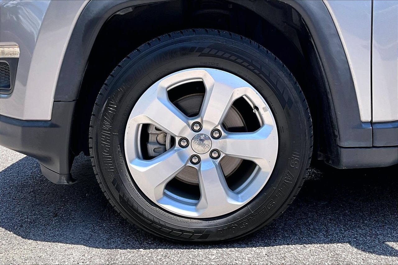 Used 2019 Jeep Compass Latitude w/ Popular Equipment Group FWD image 32