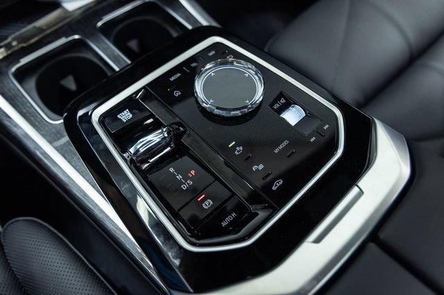 Certified 2025 BMW 740i xDrive AWD/4WD image 18