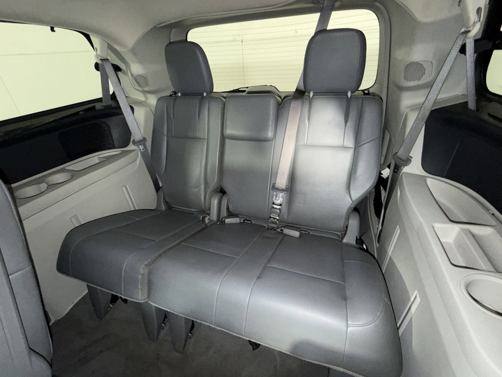 Used 2011 Volkswagen Routan SE image 23