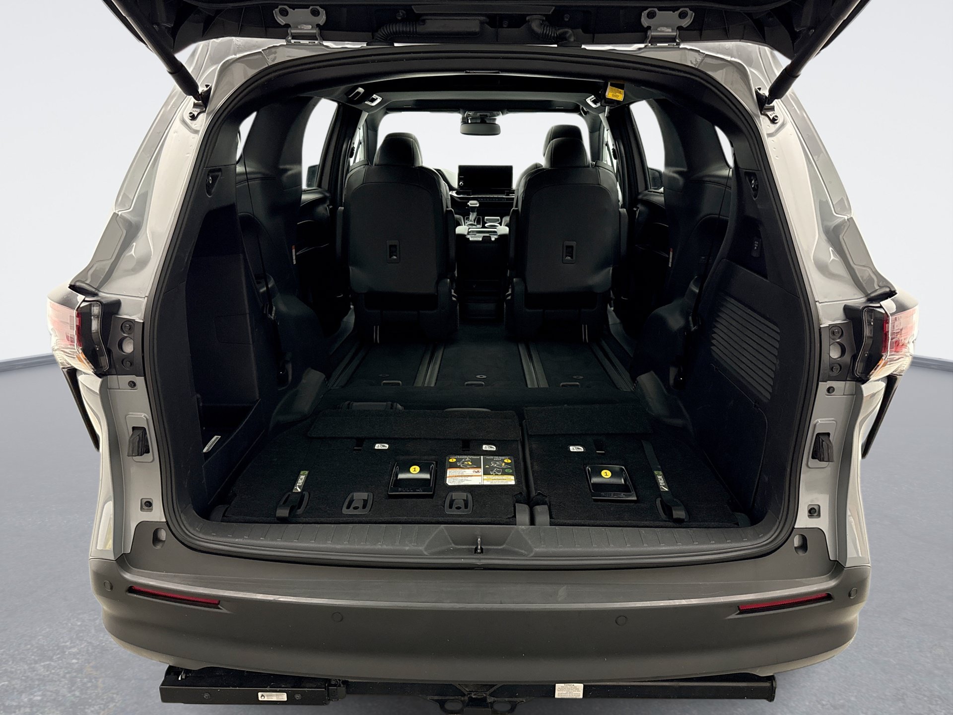 Used 2025 Toyota Sienna XLE Woodland Edition AWD/4WD image 25