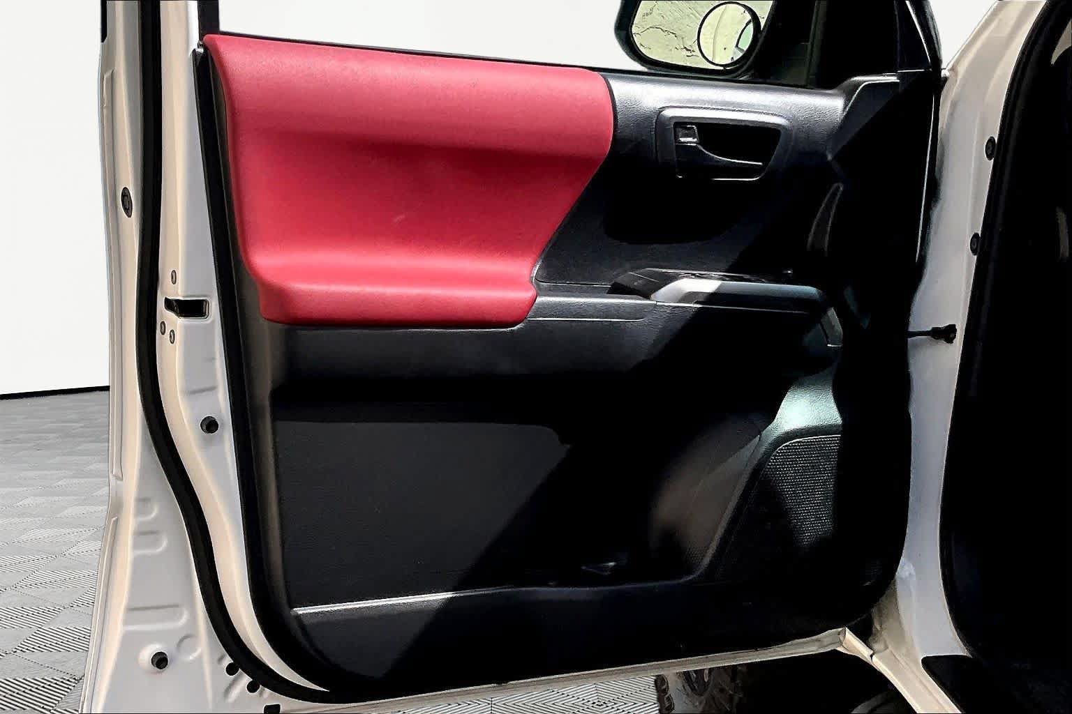 Used 2022 Toyota Tacoma SR5 w/ Technology Package RWD image 22