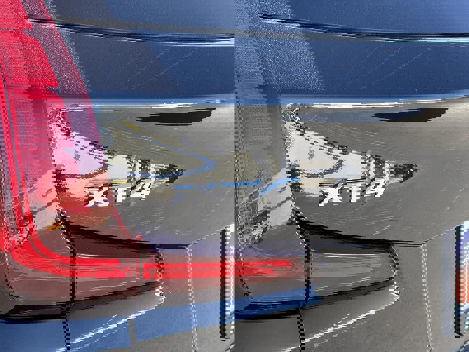 Used 2024 Cadillac XT4 Premium Luxury image 34