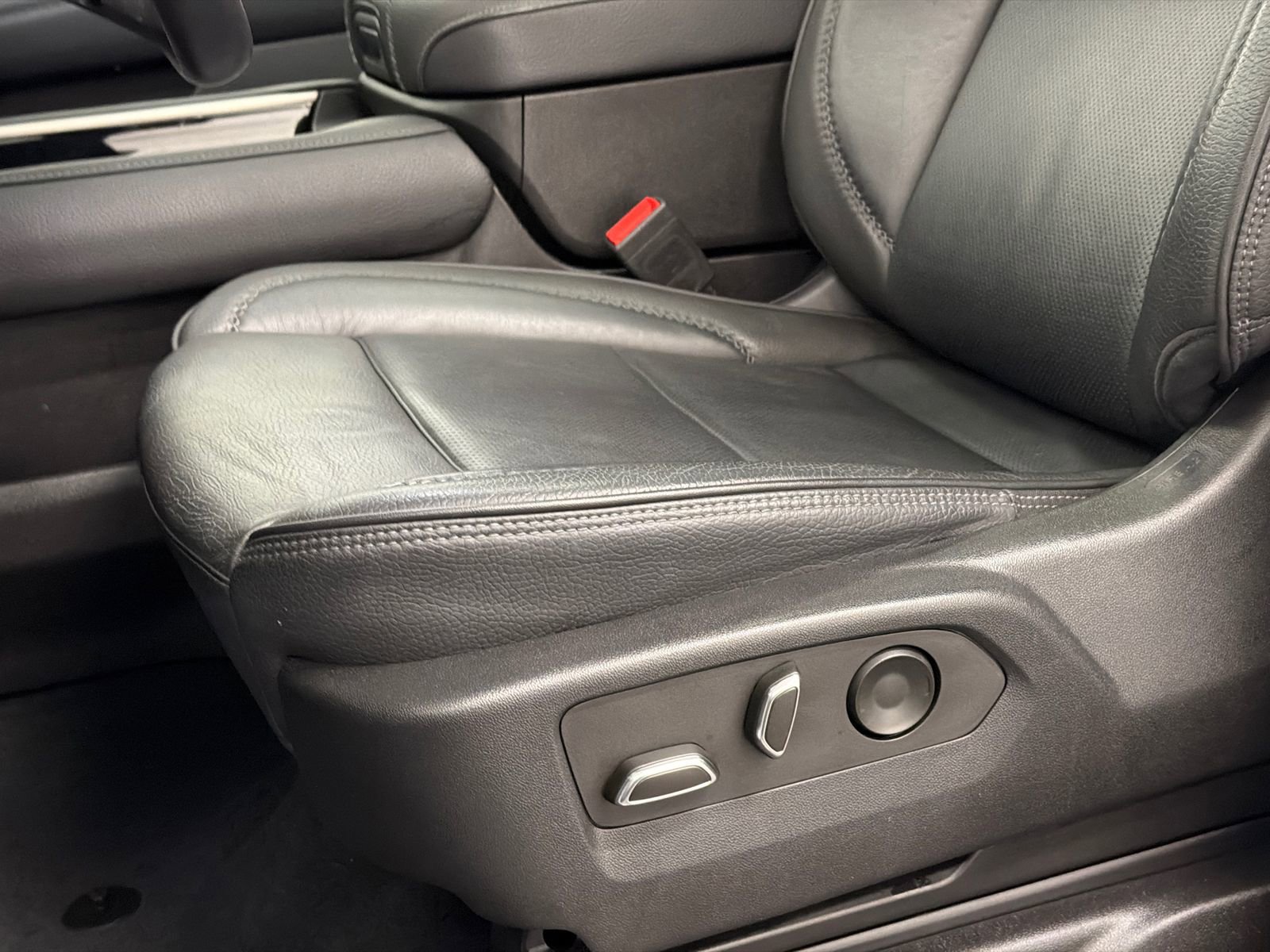 Used 2022 GMC Yukon XL Denali image 19