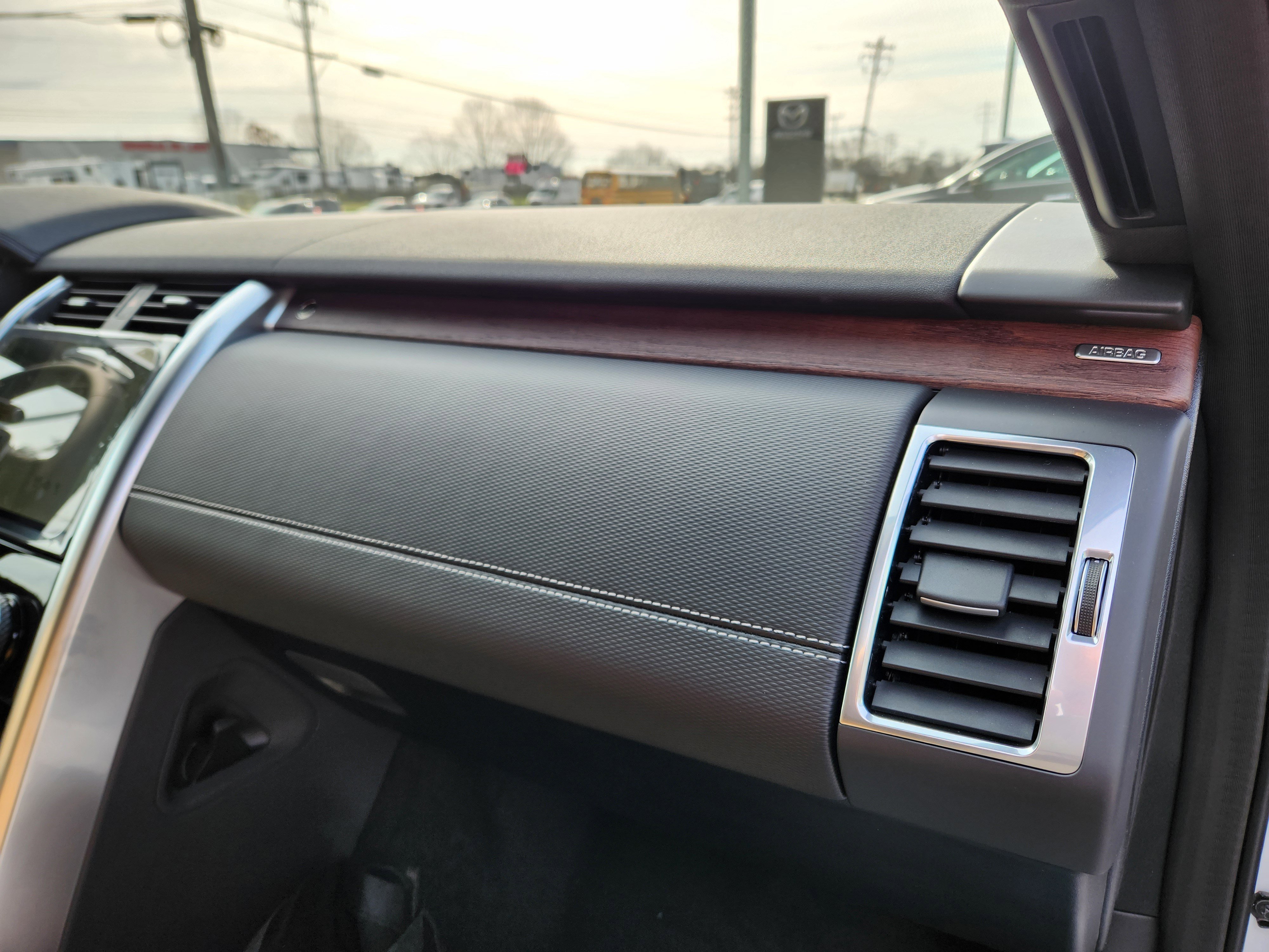 New 2026 Land Rover Discovery Dynamic SE AWD/4WD image 13