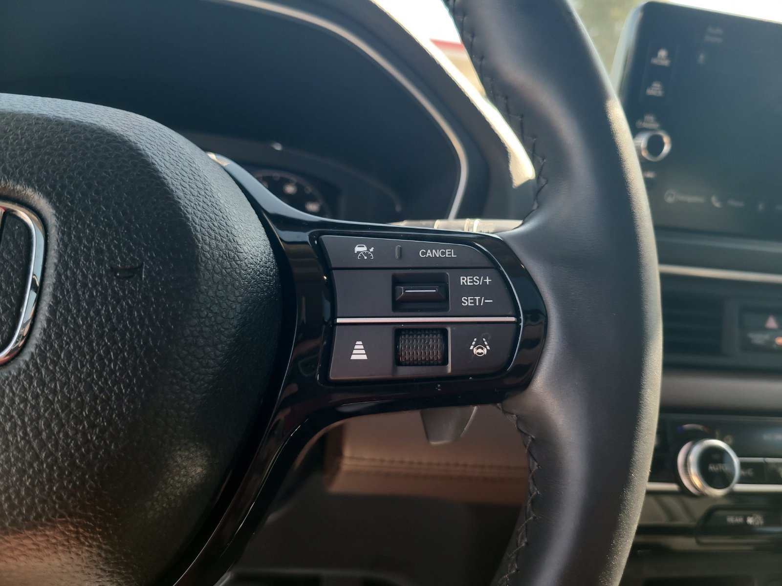 Used 2025 Honda Pilot Elite image 15