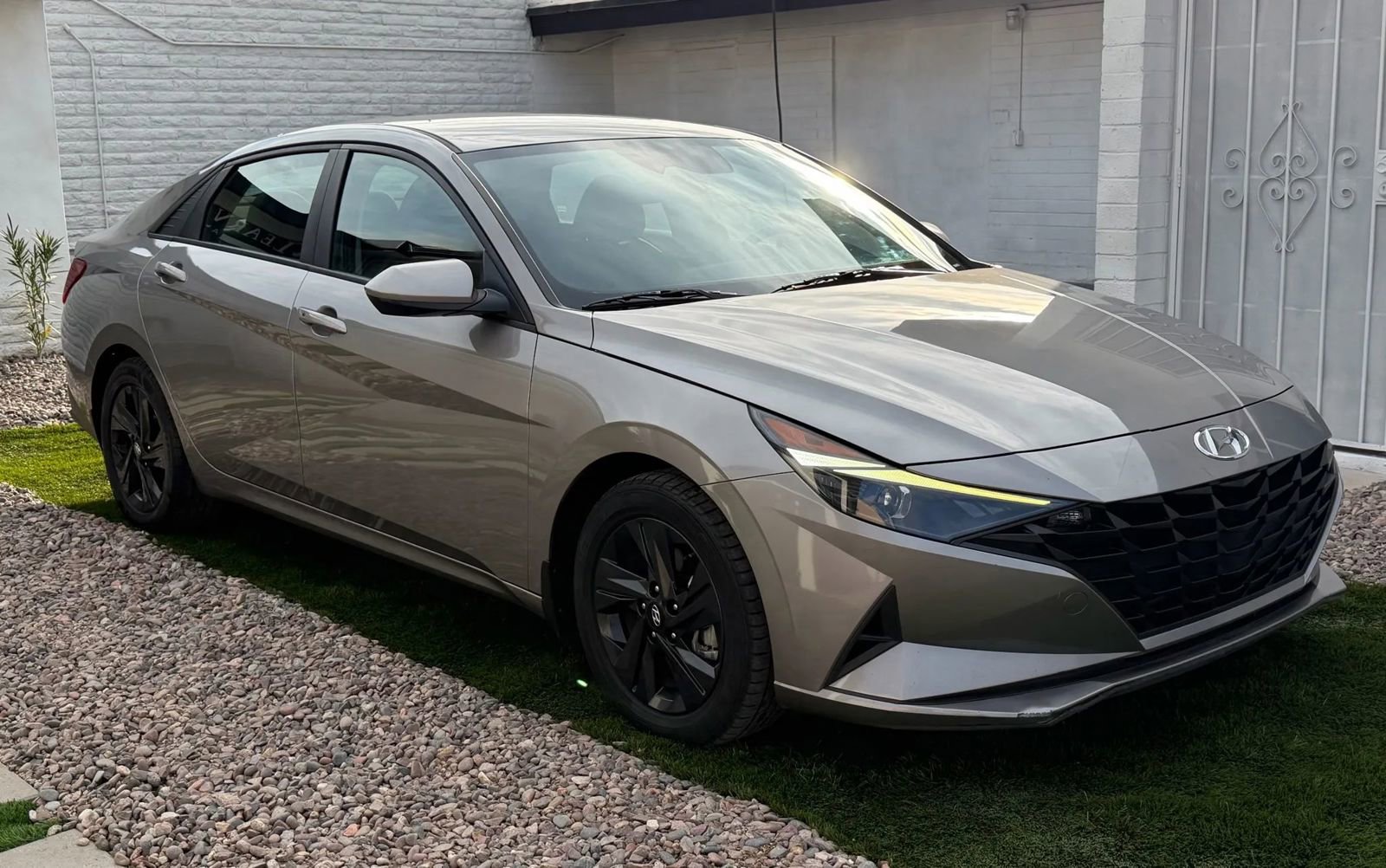Used 2023 Hyundai Elantra SEL FWD image 2