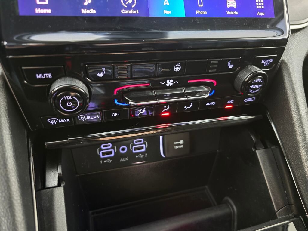 Used 2023 Jeep Grand Cherokee Limited w/ Black Appearance Package image 32