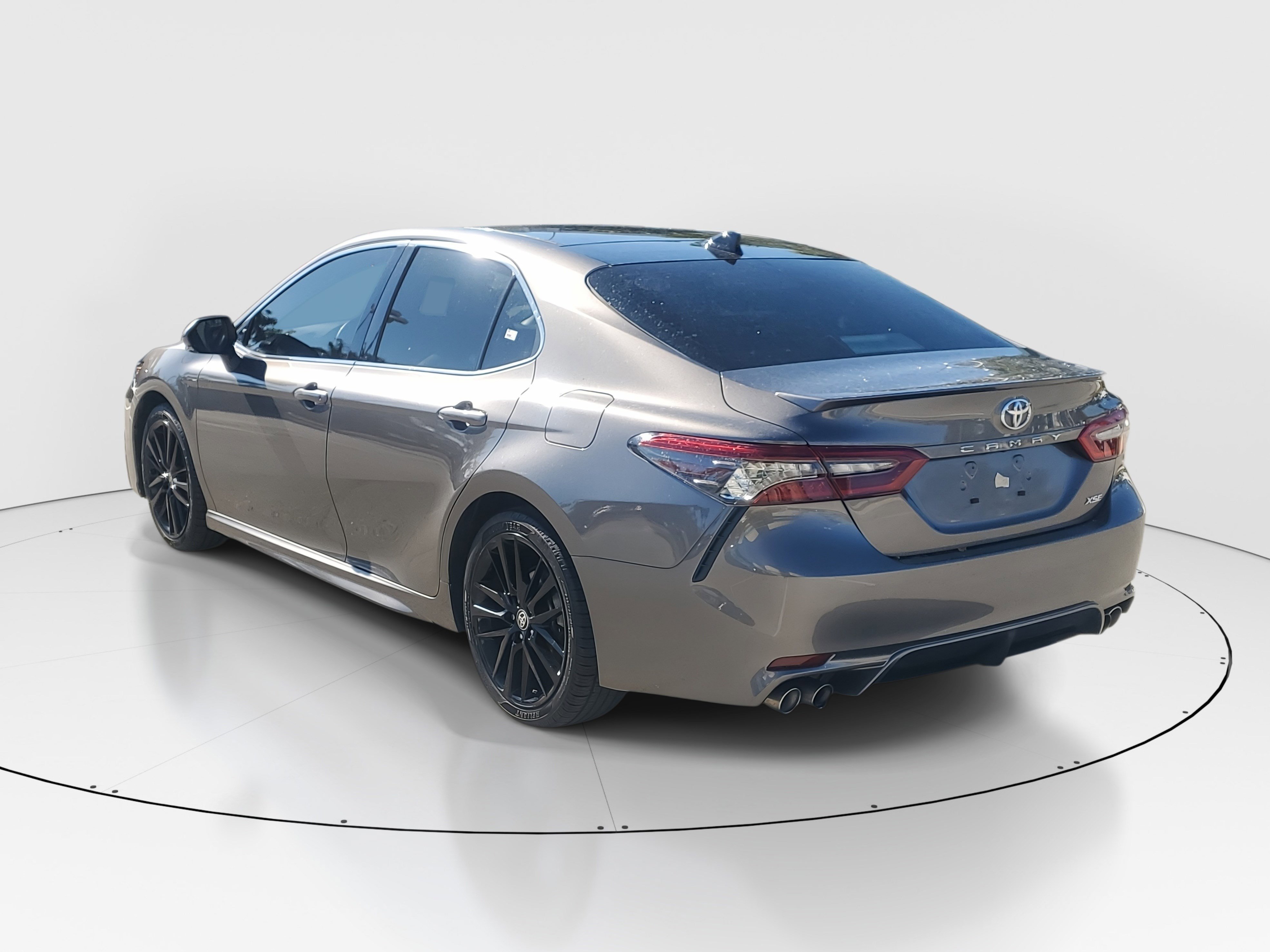 Used 2022 Toyota Camry XSE image 5