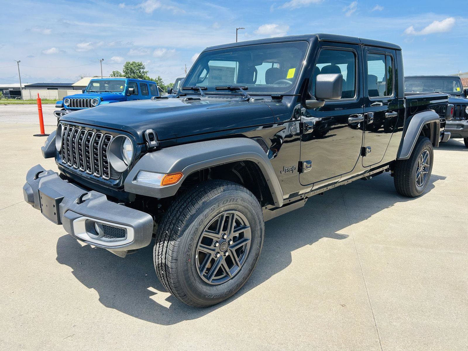 New 2026 Jeep Gladiator Sport AWD/4WD image 30