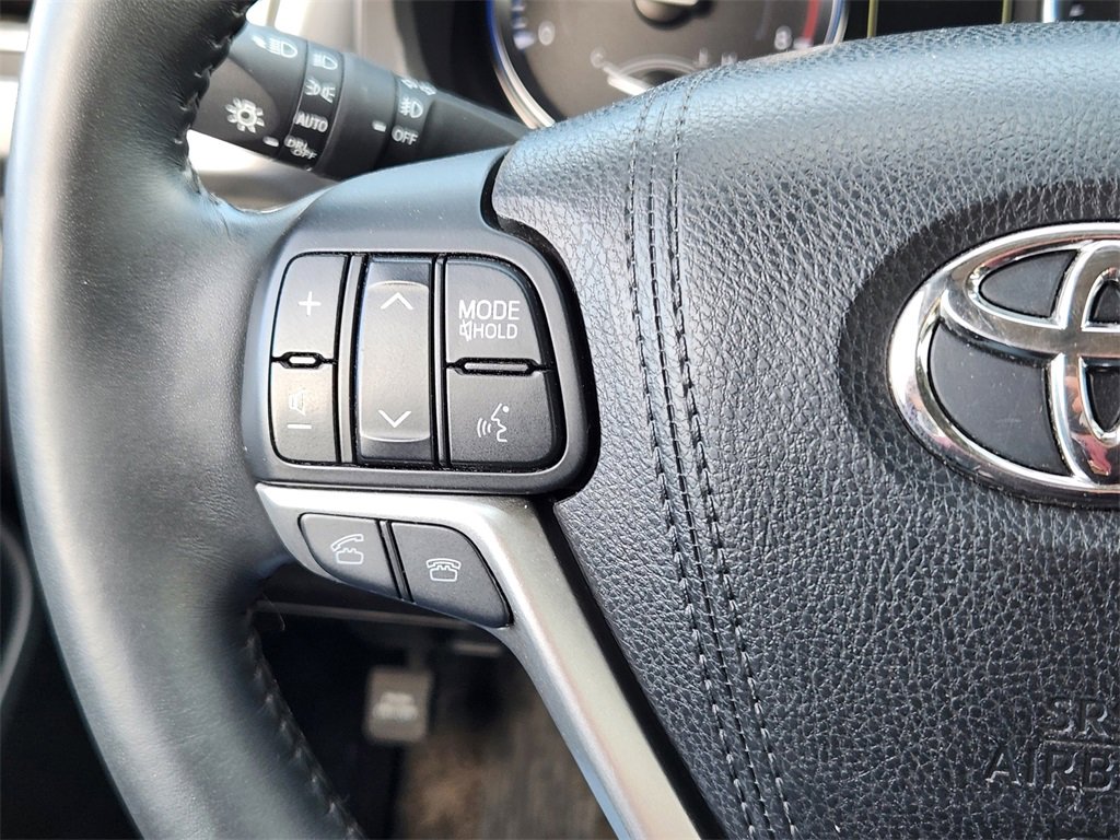 Used 2016 Toyota Highlander Limited Platinum image 18