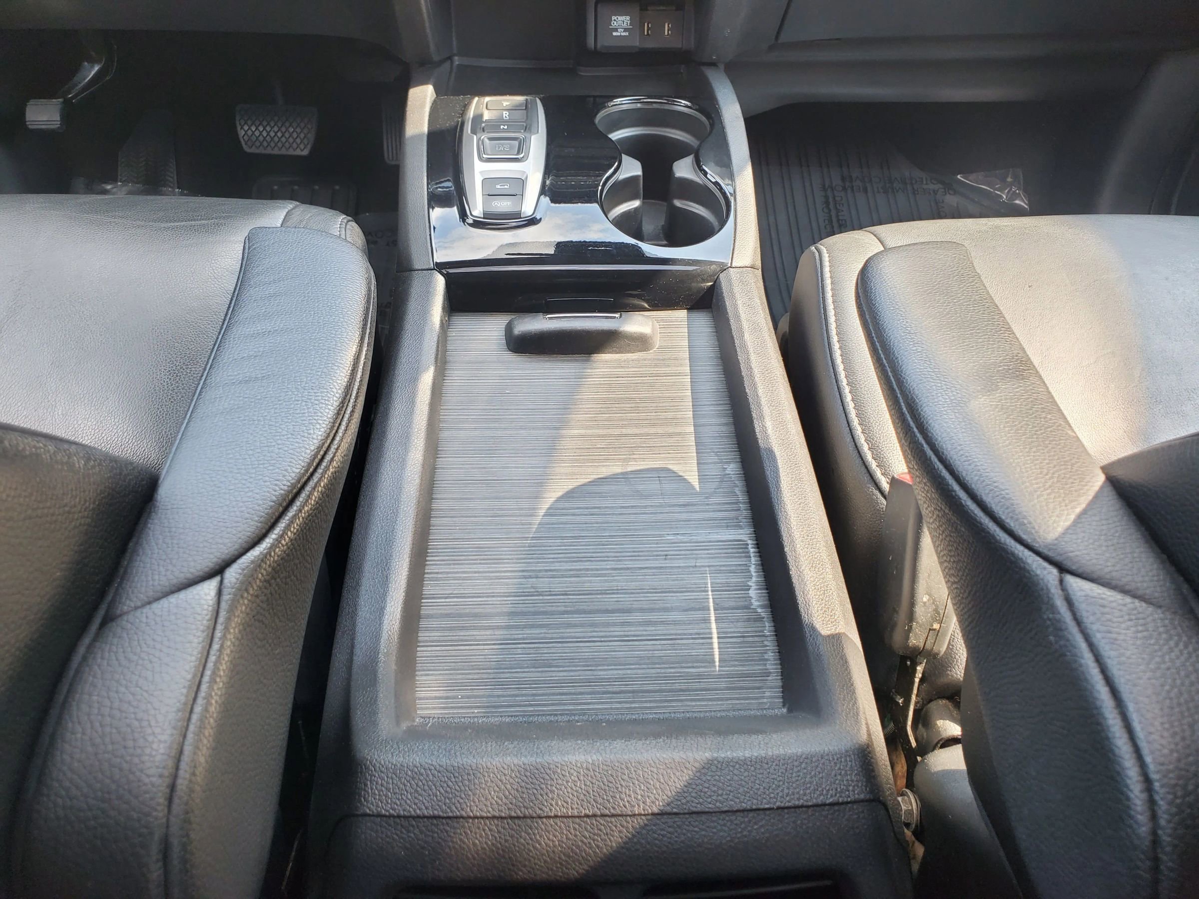 Used 2018 Honda Pilot Touring image 32