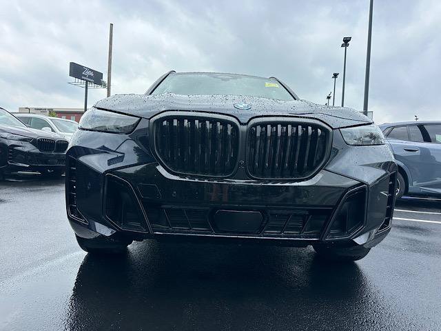 New 2026 BMW X5 xDrive50e w/ M Sport Package AWD/4WD image 2