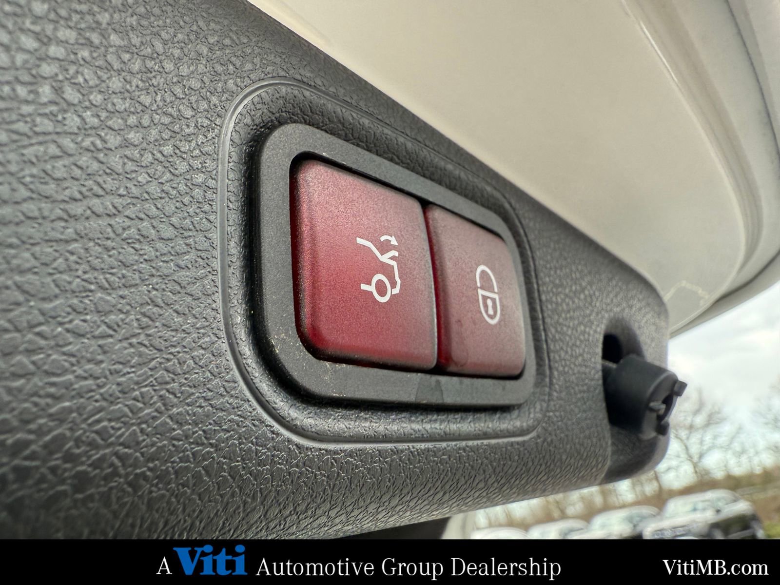 Used 2018 Mercedes-Benz E 300 image 25