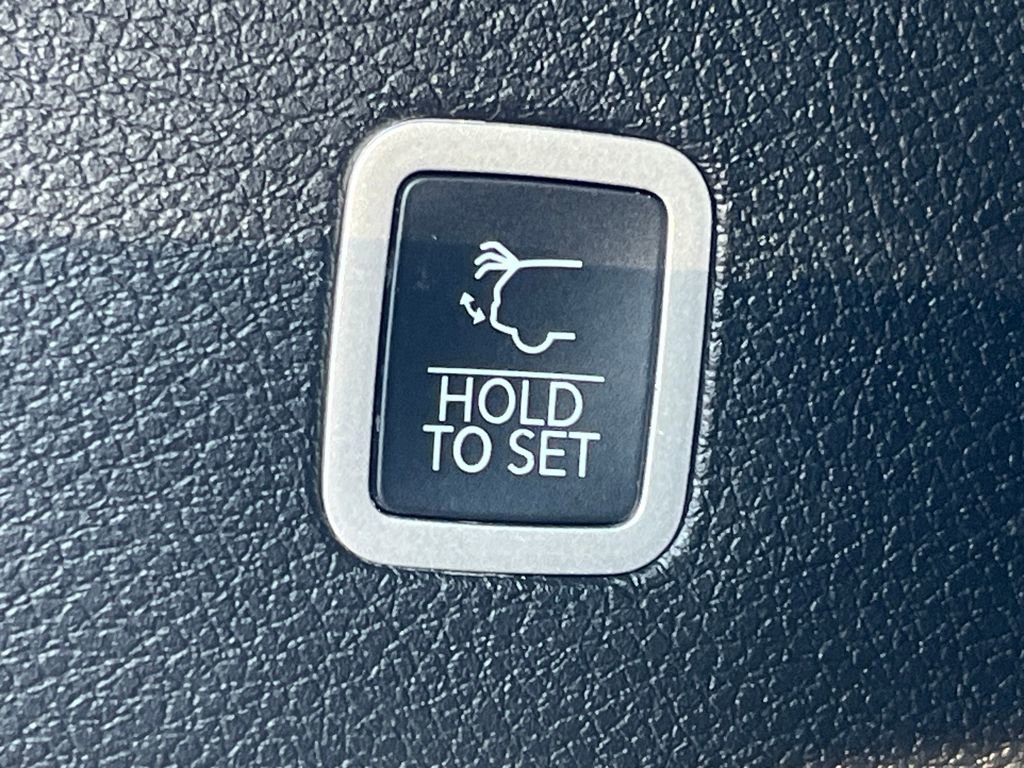 Used 2022 Jeep Wagoneer Series III w/ Flexible Seating Group image 28