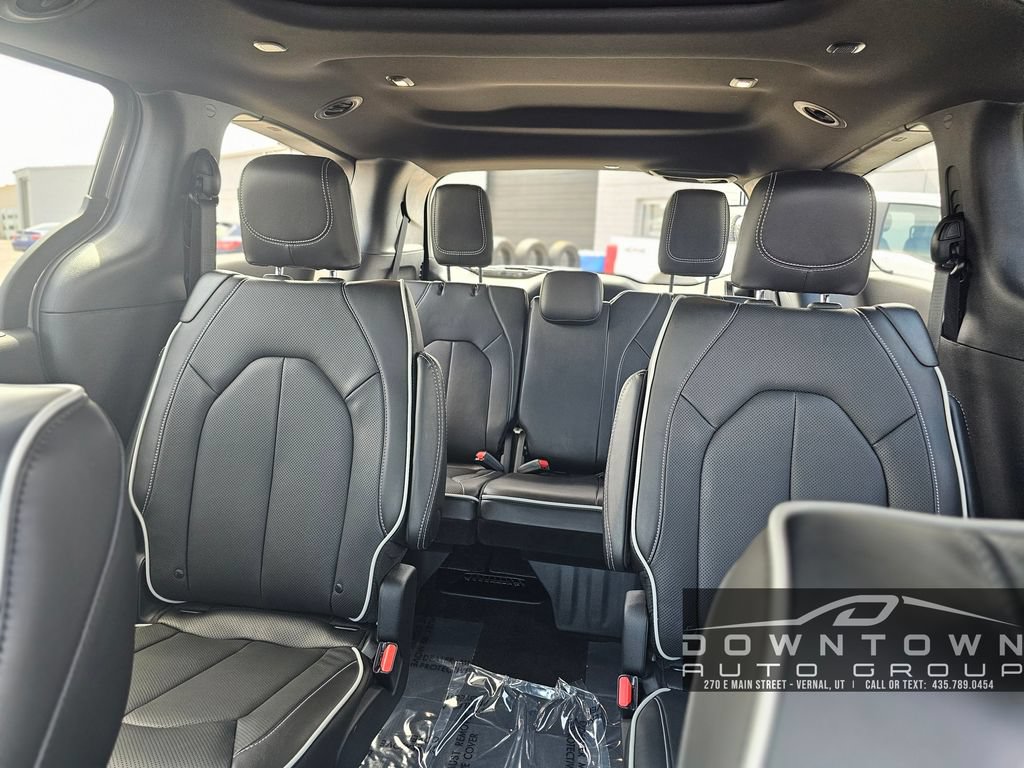 New 2027 Chrysler Pacifica Limited AWD/4WD image 27