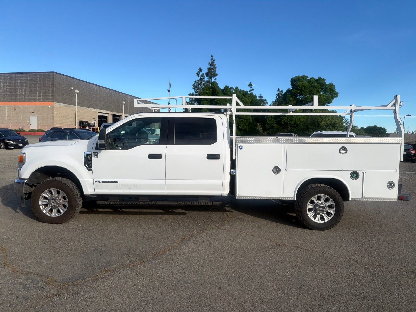 Used 2021 Ford F350 XLT image 2