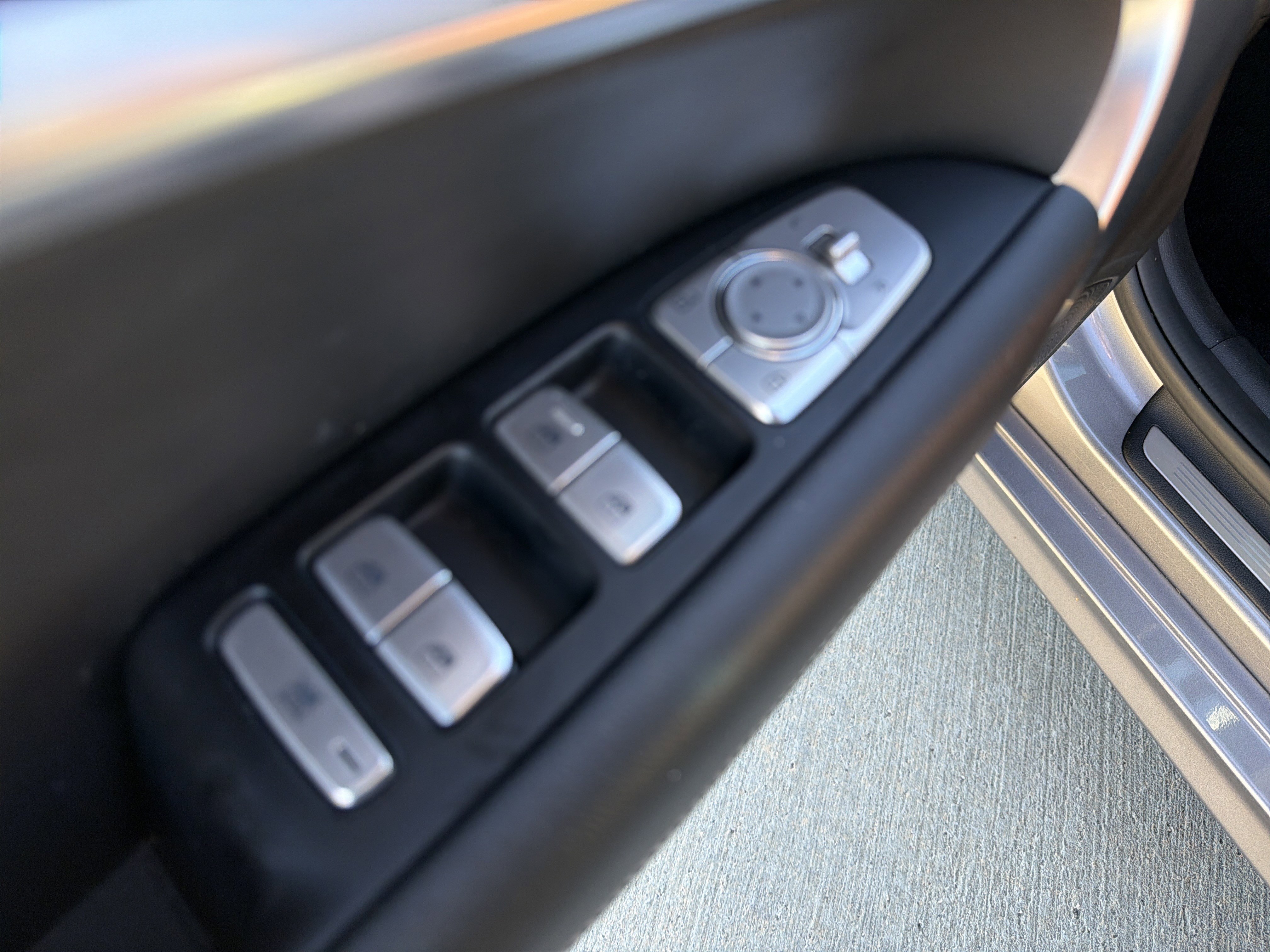 Used 2023 Genesis G70 2.0T image 15