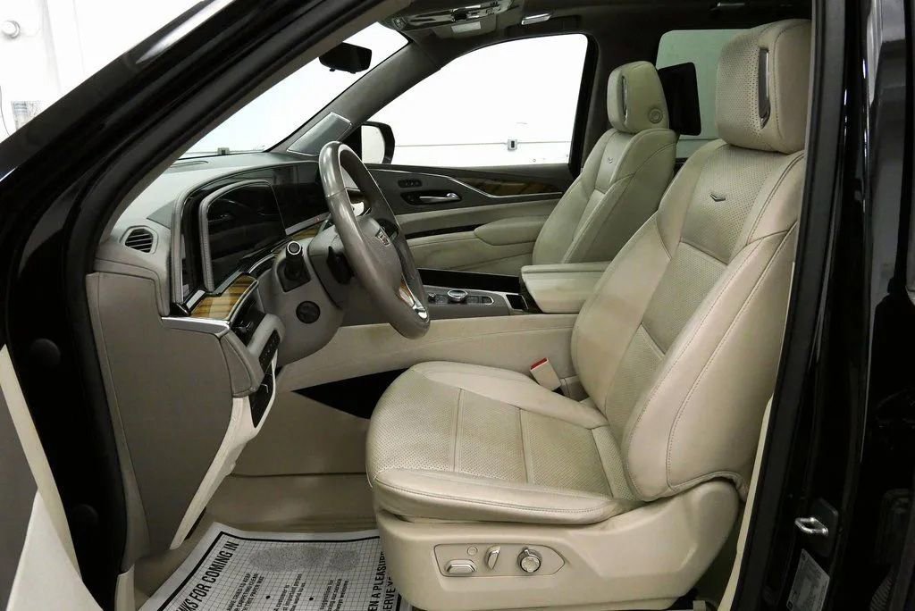 Used 2021 Cadillac Escalade Premium Luxury Platinum AWD/4WD image 32