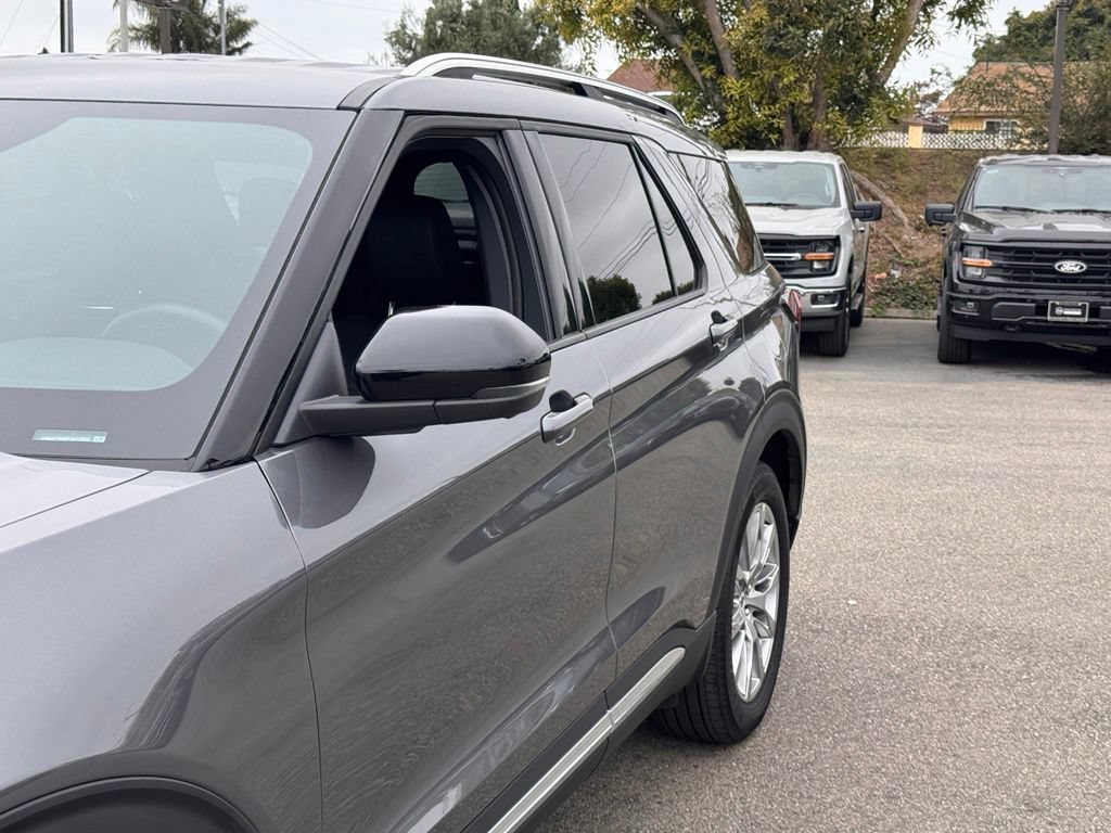 Used 2026 Ford Explorer Platinum RWD image 8