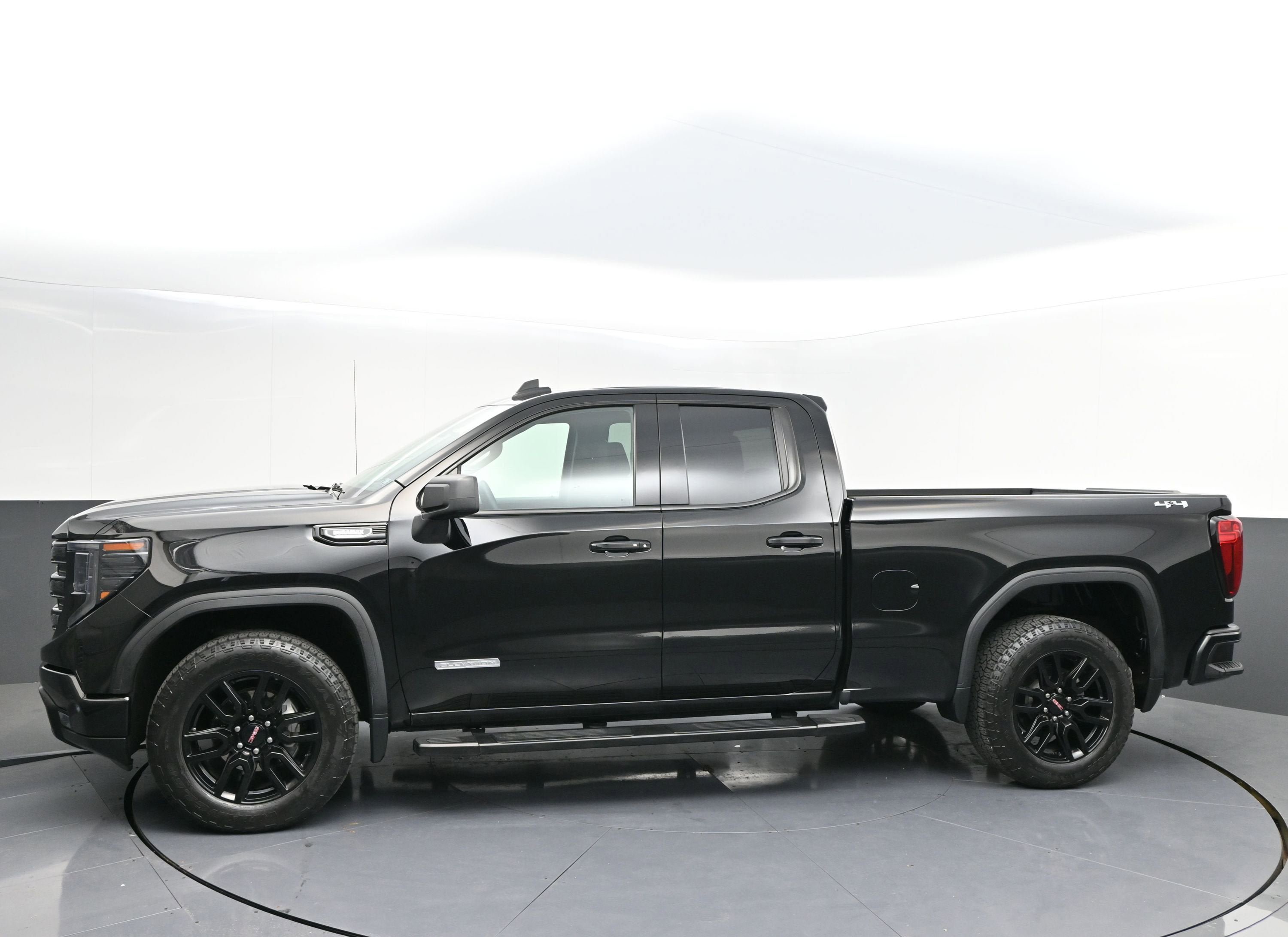 Certified 2023 GMC Sierra 1500 Elevation w/ LPO, Elevation Black Package AWD/4WD image 4