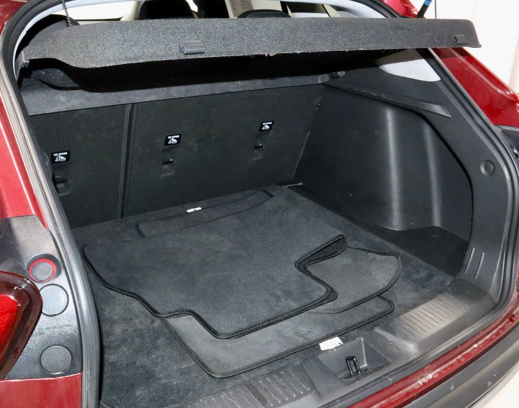 Used 2025 Chevrolet Trax LT w/ LT Convenience Package image 12