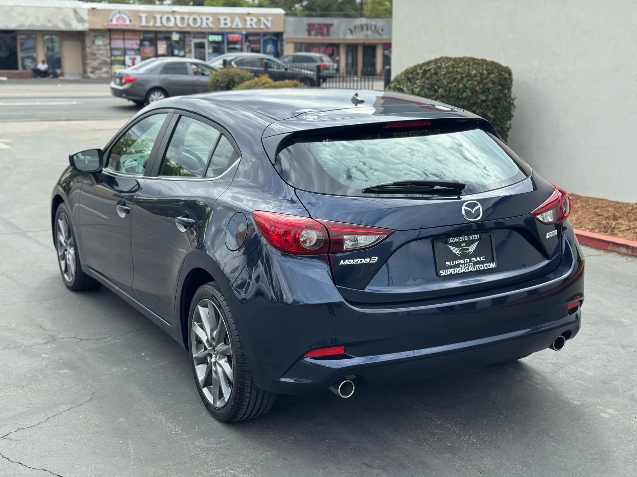 Used 2018 MAZDA MAZDA3 Touring image 4