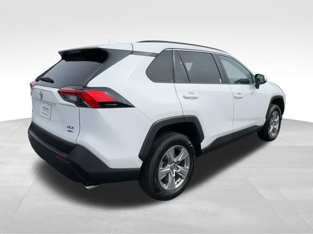 Used 2022 Toyota RAV4 XLE AWD/4WD image 10