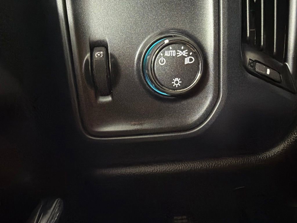 Used 2018 Chevrolet Silverado 1500 Custom w/ Custom Convenience Package RWD image 30