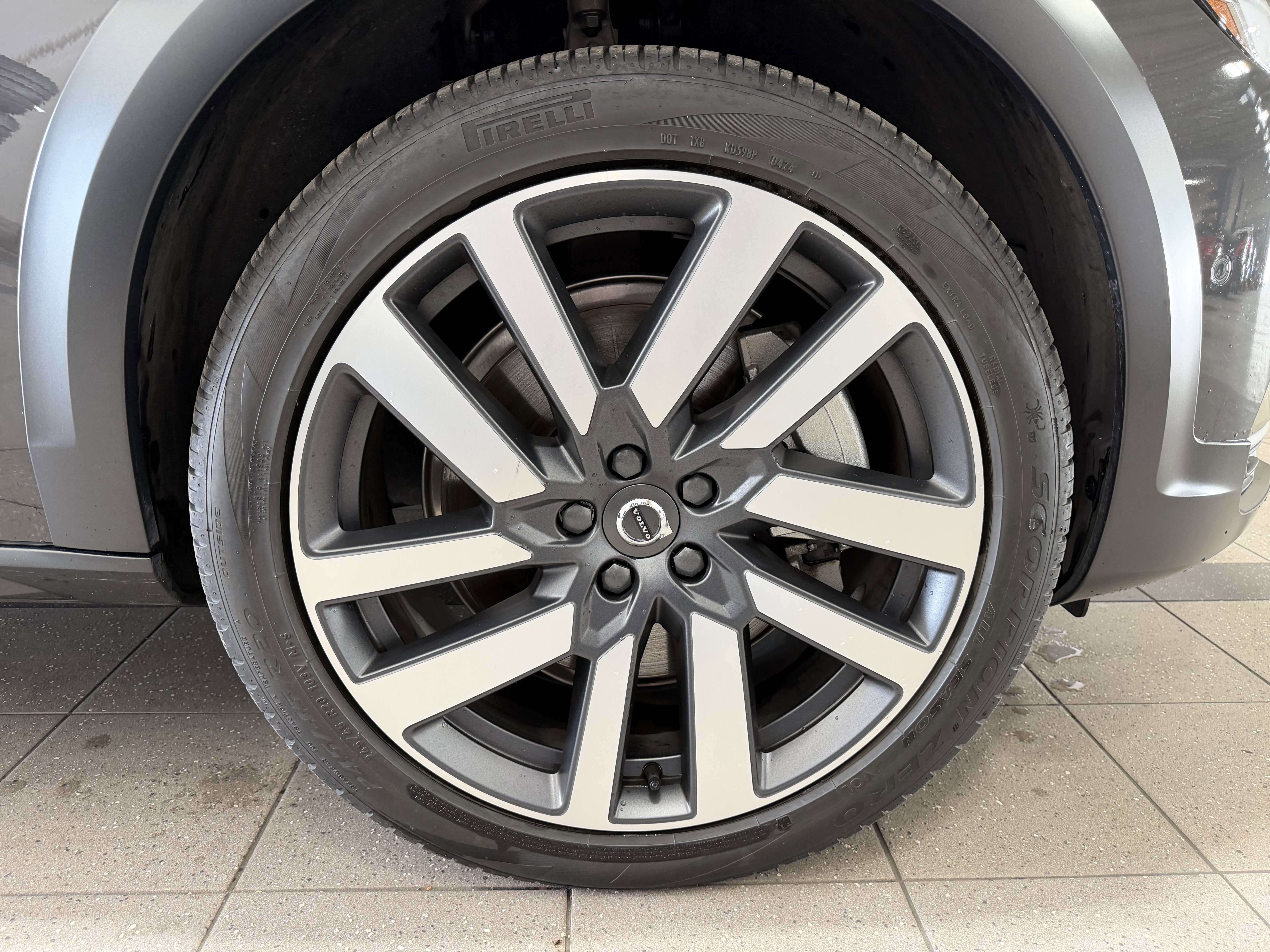 Used 2025 Volvo V90 B6 Cross Country Ultra w/ Protection Package Premier AWD/4WD image 2