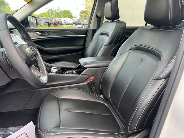 Used 2023 Jeep Grand Cherokee L Limited AWD/4WD image 24