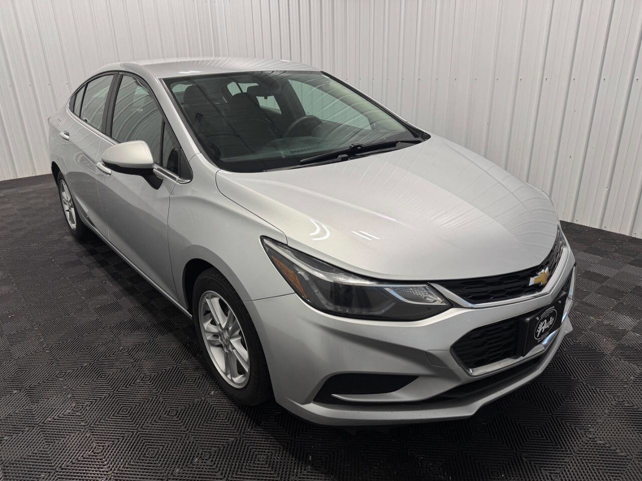 Used 2016 Chevrolet Cruze LT FWD image 2