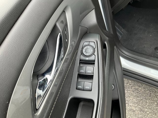 Used 2023 Chevrolet Traverse LT image 8