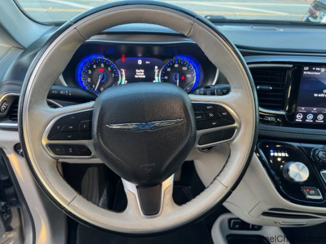 Used 2019 Chrysler Pacifica Limited image 20