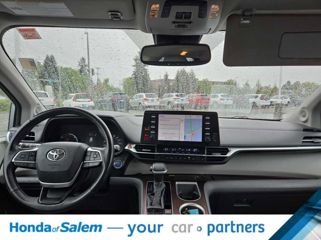 Used 2021 Toyota Sienna XLE w/ XLE Plus Package FWD image 11