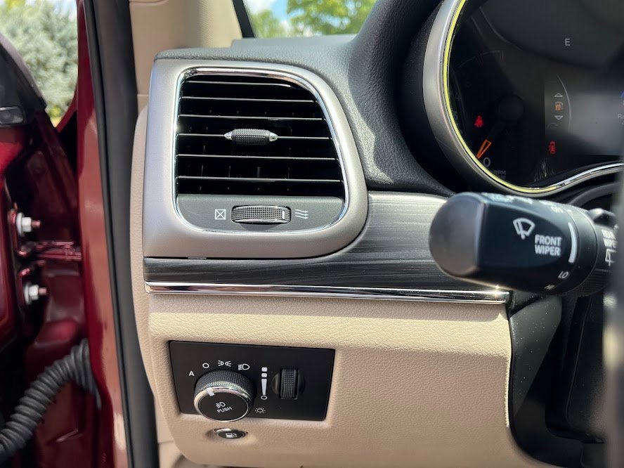 Used 2019 Jeep Grand Cherokee Limited image 10