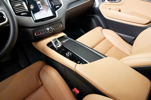 Certified 2023 Volvo XC90 B6 Ultimate w/ Protection Package Premier image 17